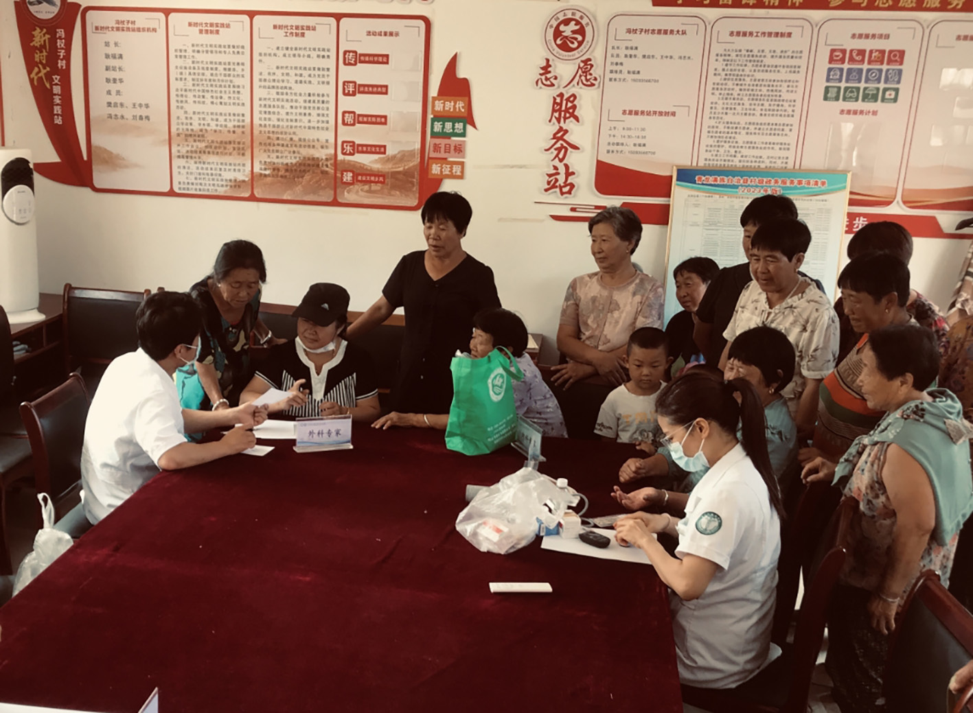 秦皇岛市卫健委驻村工作组协调天津市肿瘤医院秦皇岛医院入村开展义诊活动