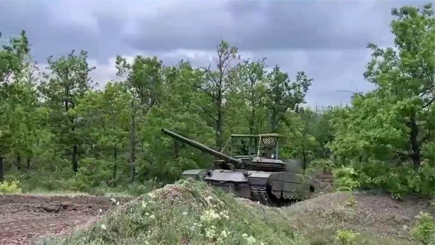 乌军炮击顿涅茨克致4死6伤，俄军反制突袭波克罗夫斯克市区