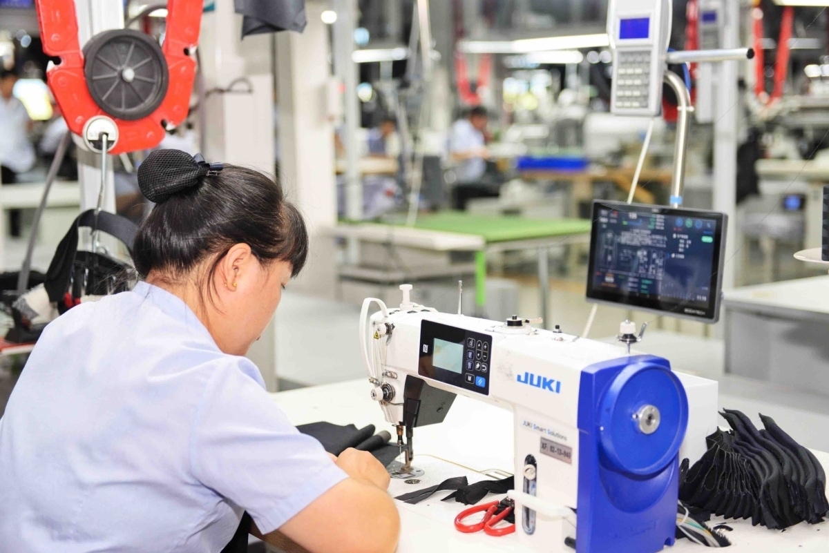 宁波企业智能化车间。冯瑄摄