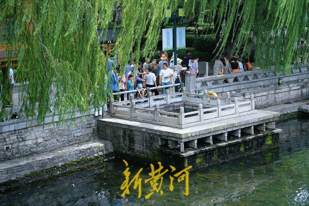 一年四季 泉在济南丨“三伏天”来了 入伏首日游客济南泉畔纳凉
