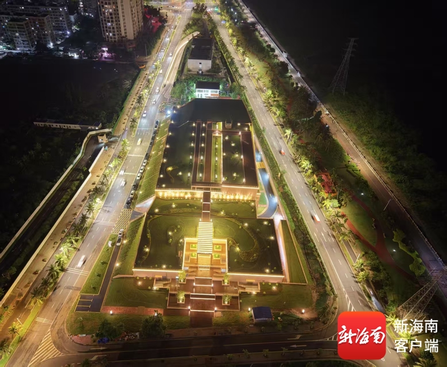 夜幕下的海口220千伏国兴变电站。海南电网公司供图