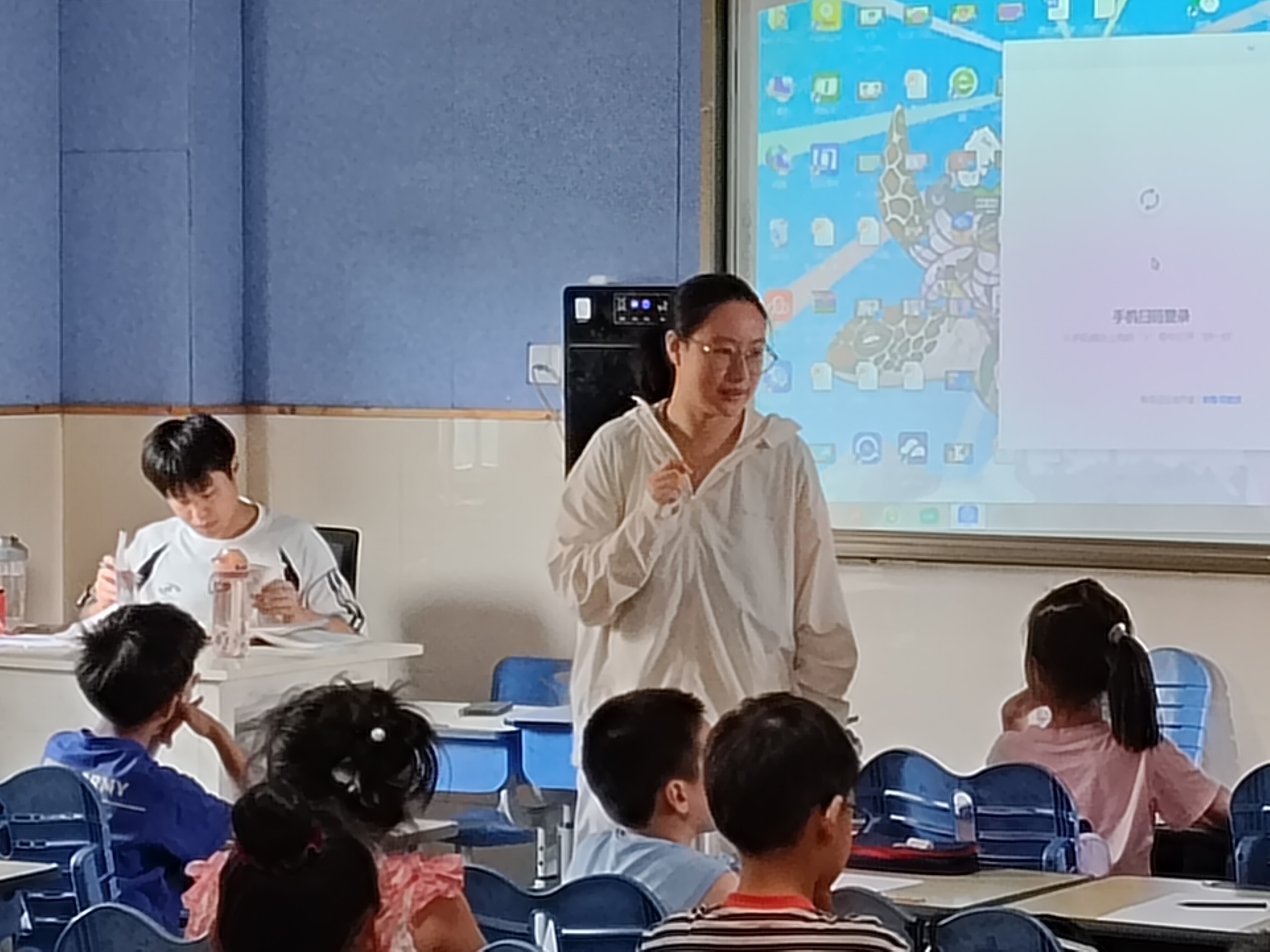 幼师严妍娜：从“小候鸟”到志愿者传爱15年