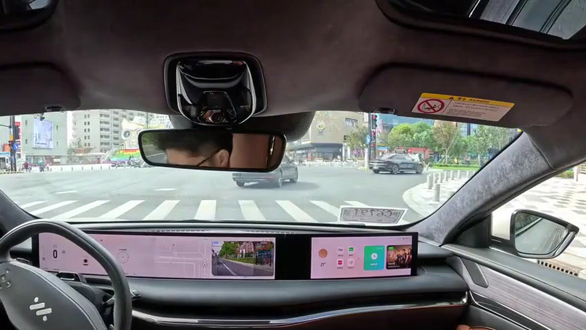 驾驶高科技车辆遇暴雨，激光雷达的局限性显现