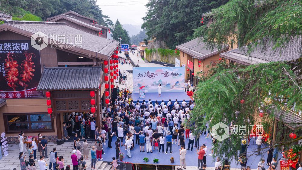 2025年7月19日在江西省井冈山景区凌云街拍摄的画面。