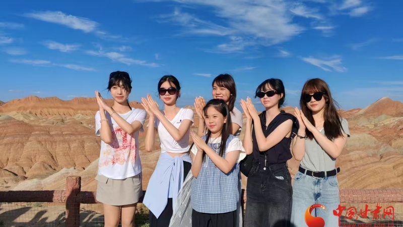 澳门青少年探秘七彩丹霞　直呼想再来