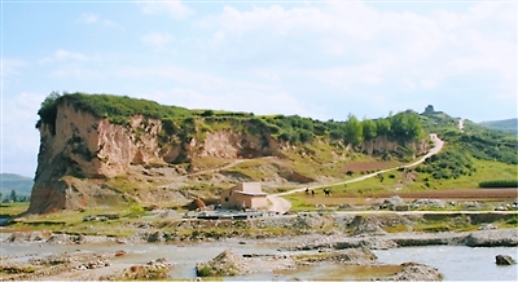 苏土司城就在鱼嘴山上