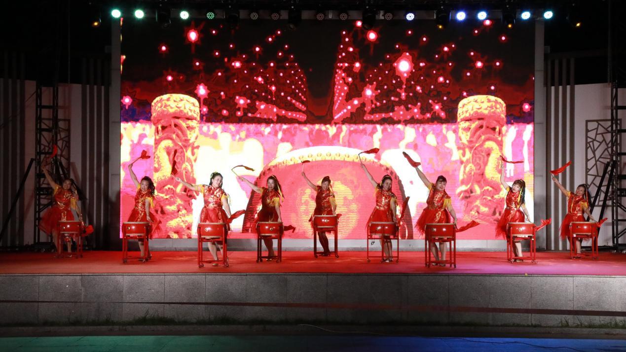 （原图为石桥镇“点亮星夜”文明市集现场）