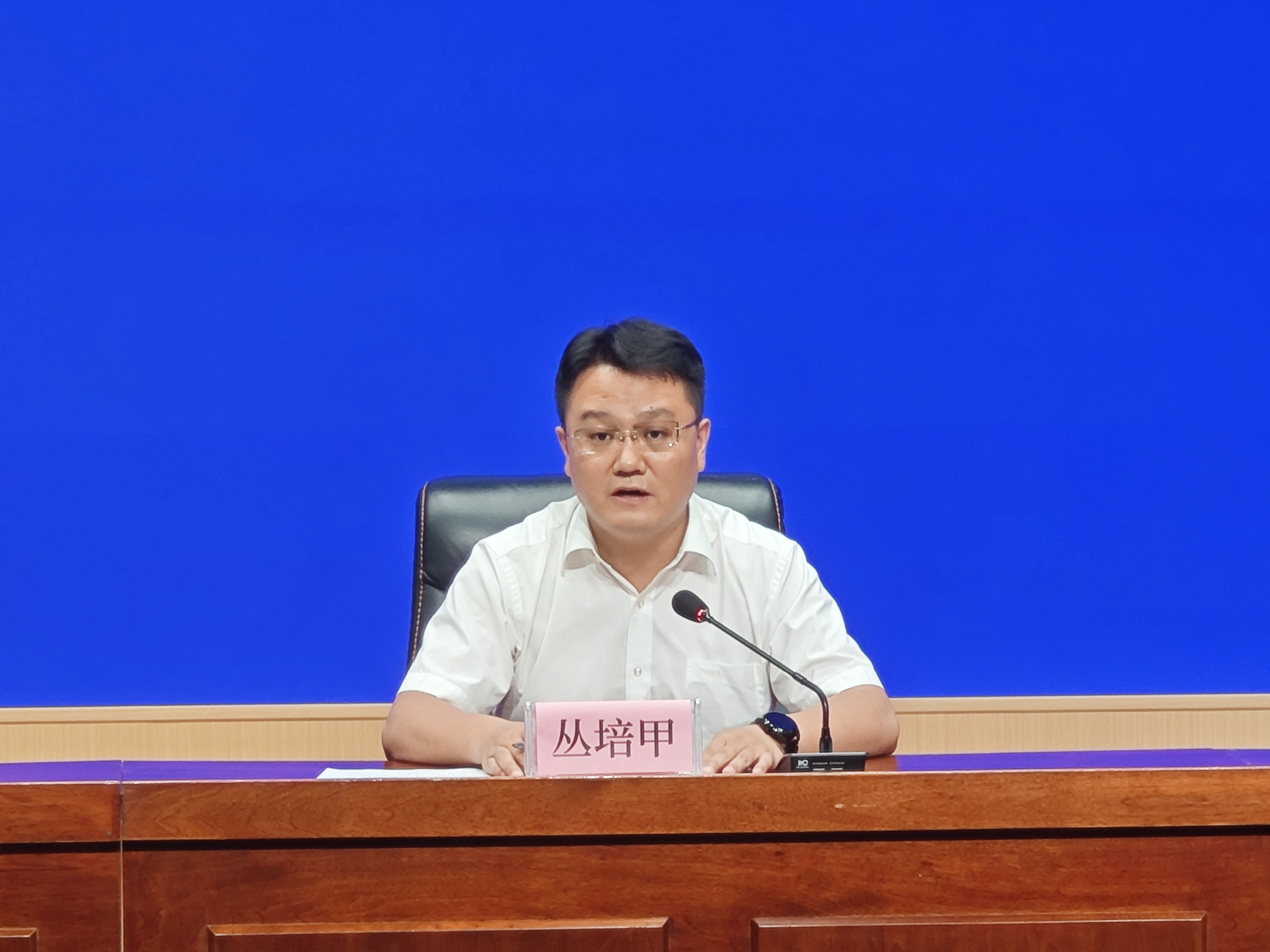 “喜家德2025鹤岗森林半程马拉松”新闻发布会在哈尔滨举行
