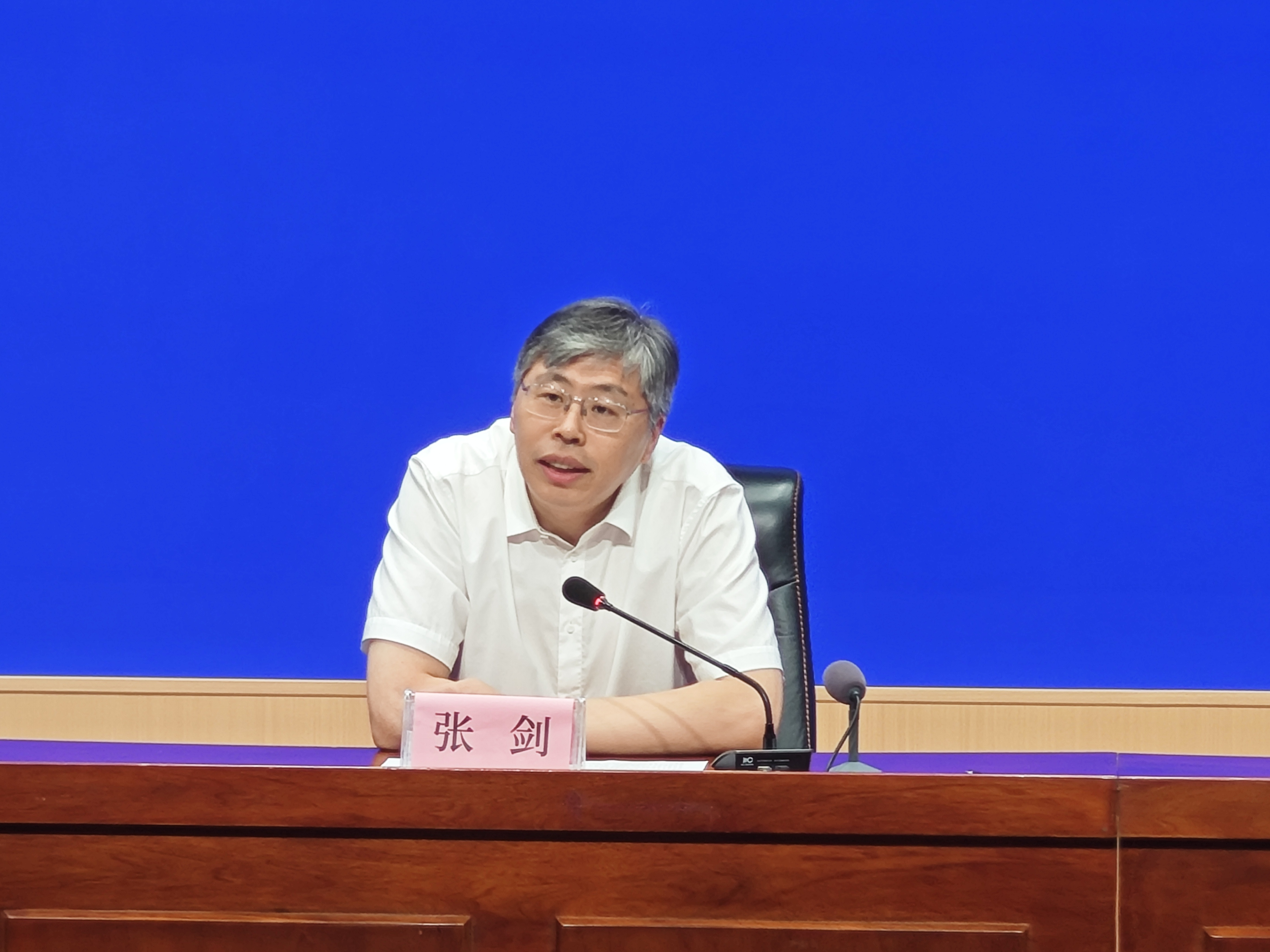 “喜家德2025鹤岗森林半程马拉松”新闻发布会在哈尔滨举行