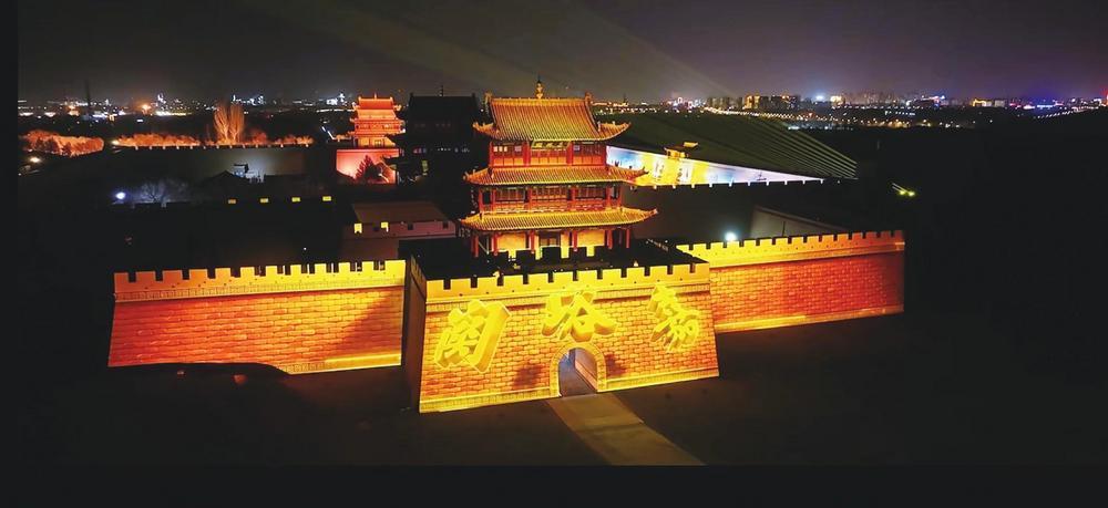 中国首部大漠边关原址再现长城史诗沉浸式夜游灯光剧——《天下嘉峪关》　 （嘉峪关市文化和旅游局供图）