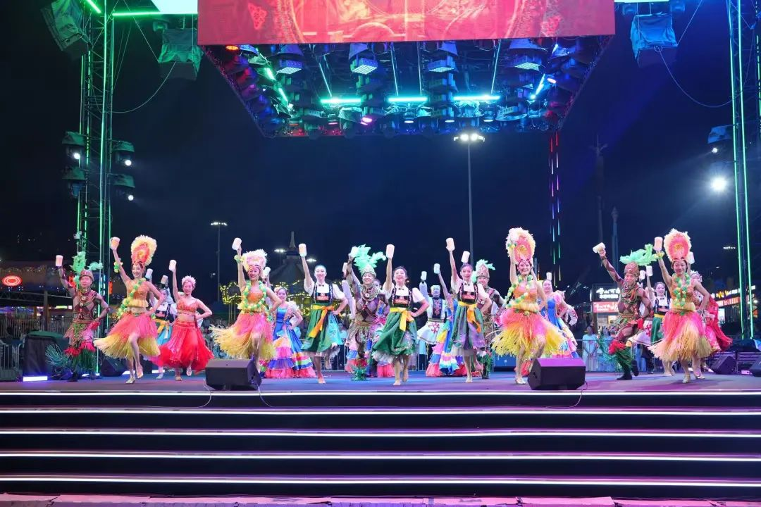 第35届青岛国际啤酒节“上合周”活动在青岛西海岸新区金沙滩啤酒城启幕