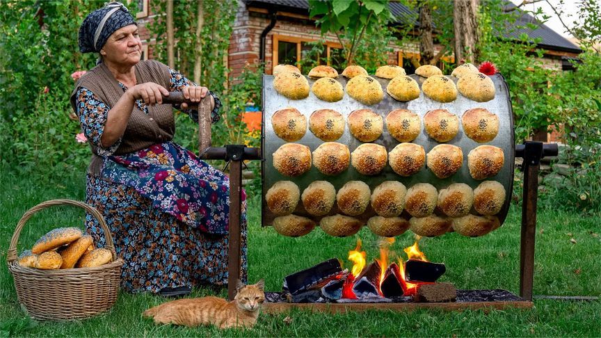 卓大妈的铁桶烤肉馅饼，这饼子看上去就是大手笔，乡村美食