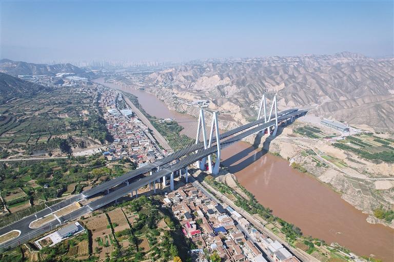 已建成的G312线清傅公路桑园子黄河大桥