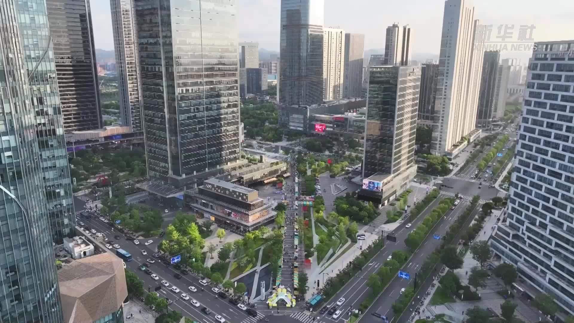 杭州余杭：咖啡香飘夏夜 带动消费热潮