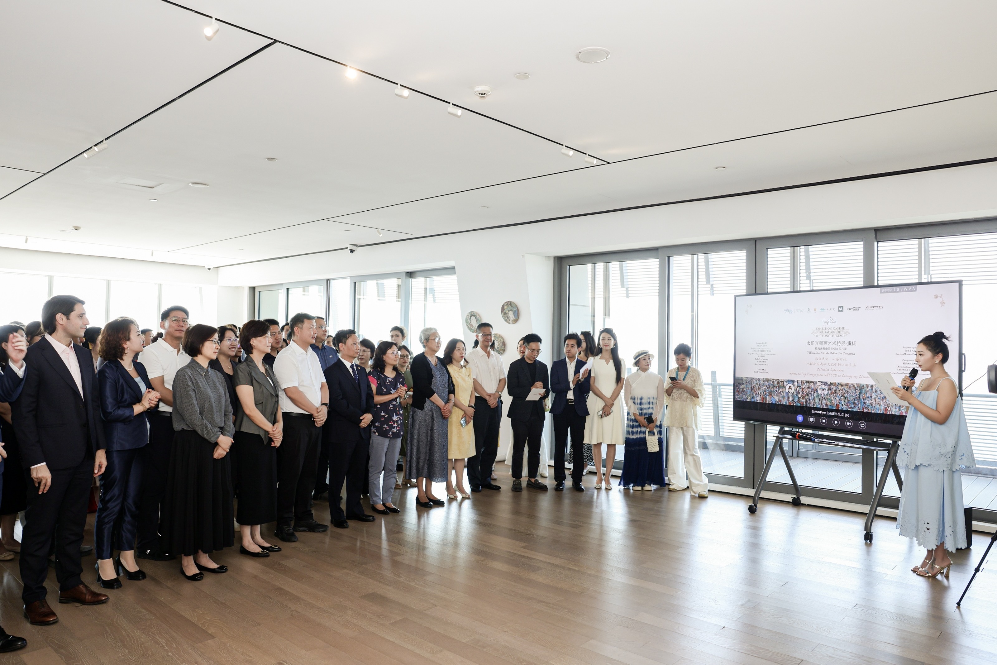 永乐宫壁画爬上朝天门来福士72楼:免费看近1个月,你去不去?