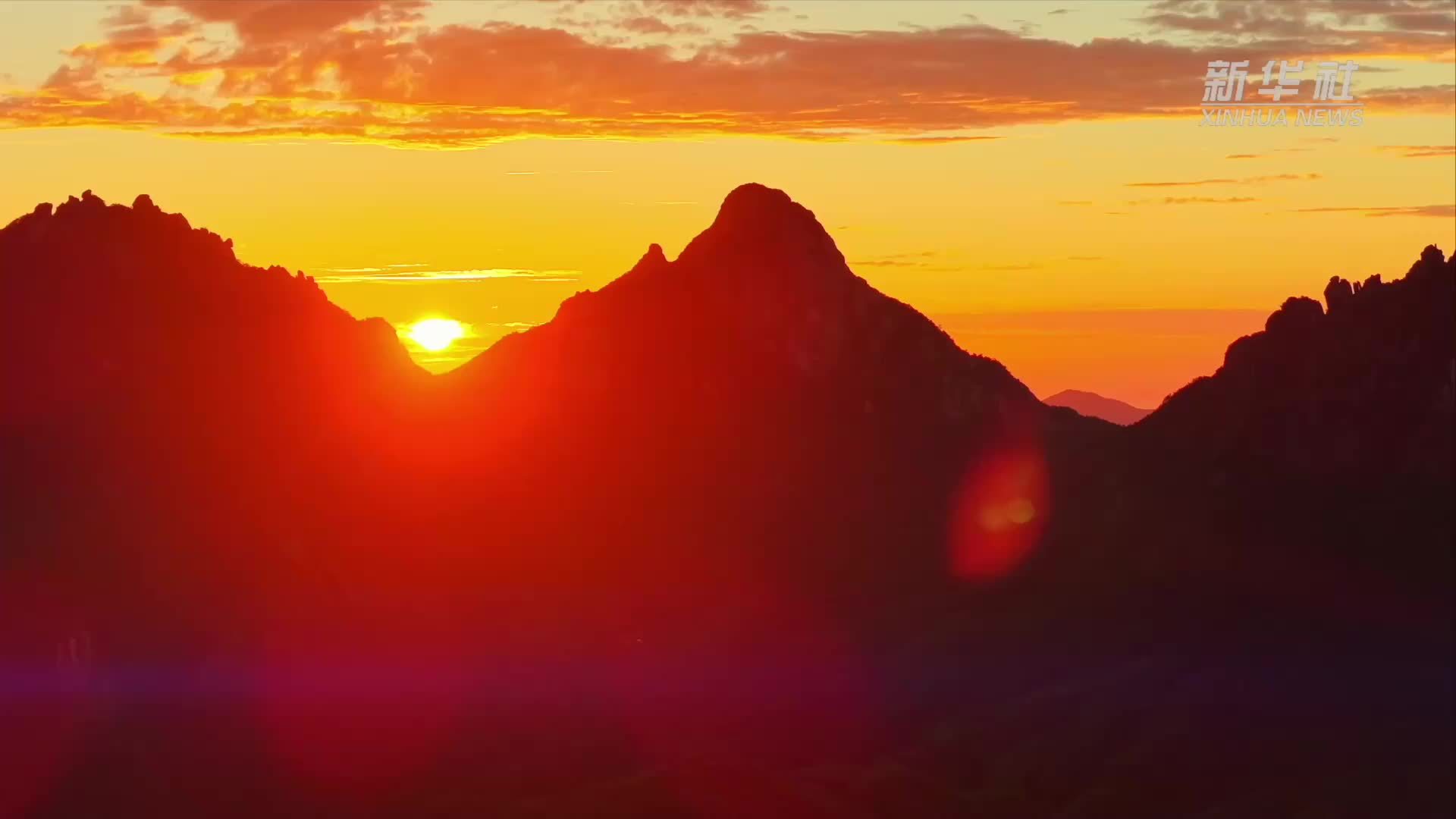 安徽池州：云涛万顷铺青峰