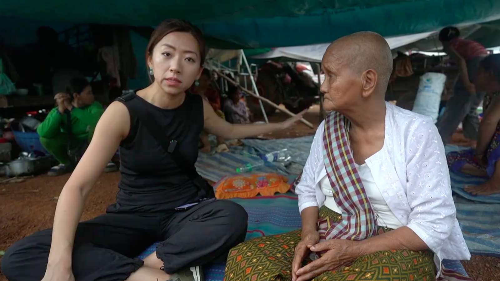 凤凰记者直击柬埔寨边境难民营！雨季加剧2万难民生存困境