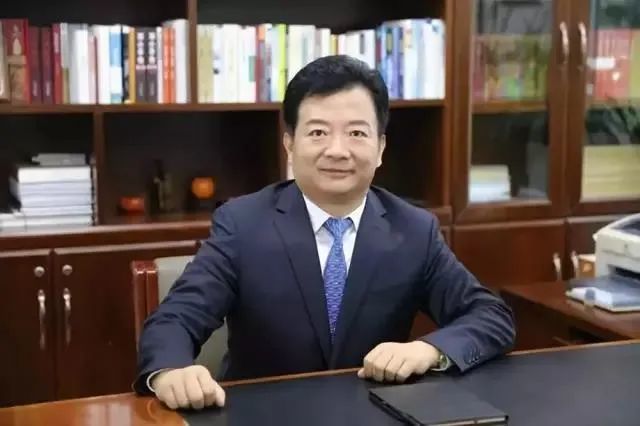 从青岛“走出去”的郑德雁辞任烟台市长