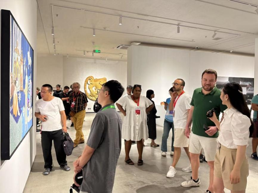 中国艺术名校2025毕业季大展亮相景德镇 创意作品引发共鸣