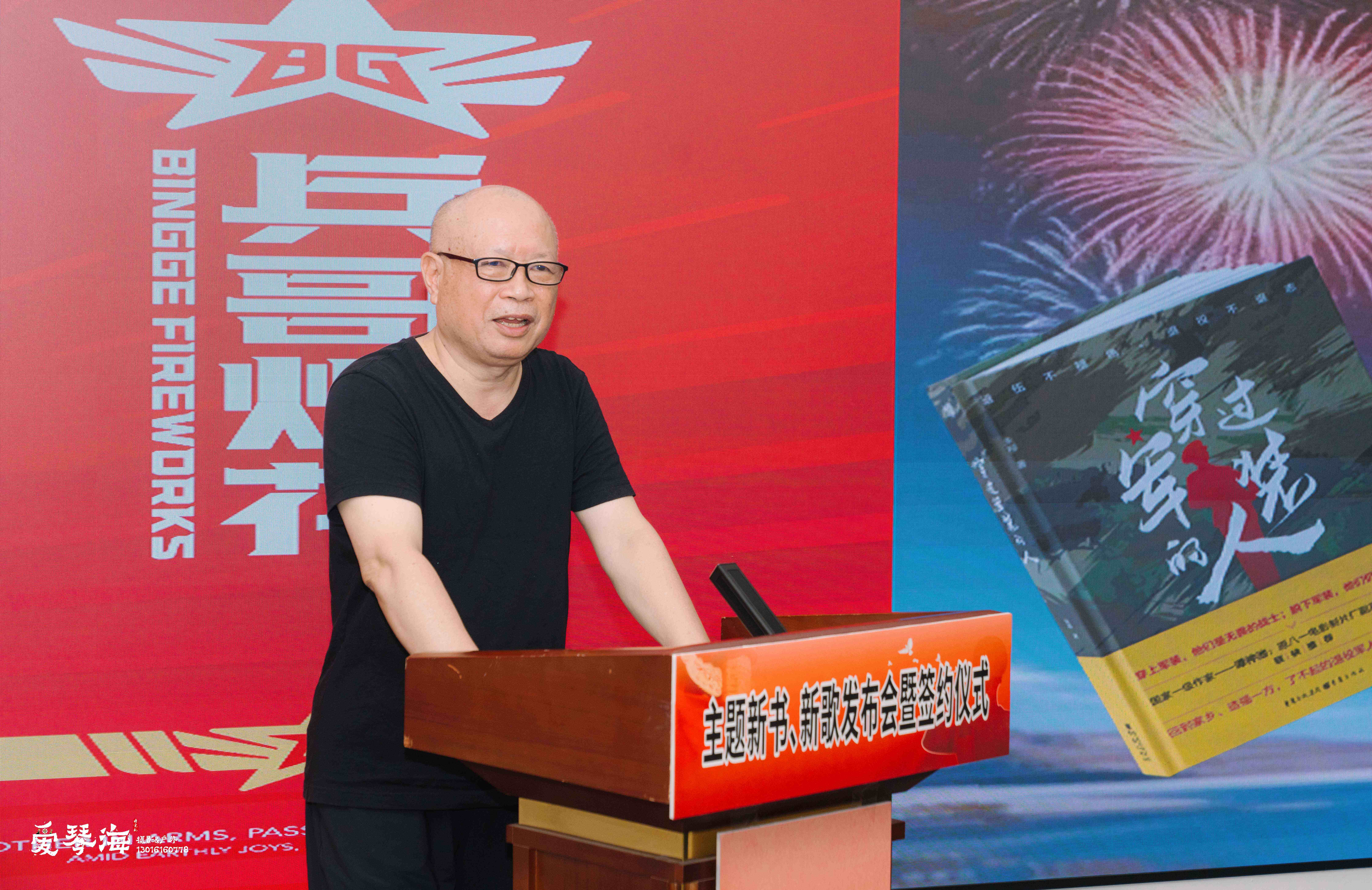 名作家、鲁迅文学奖获得者龚盛辉点评《穿过军装的人》