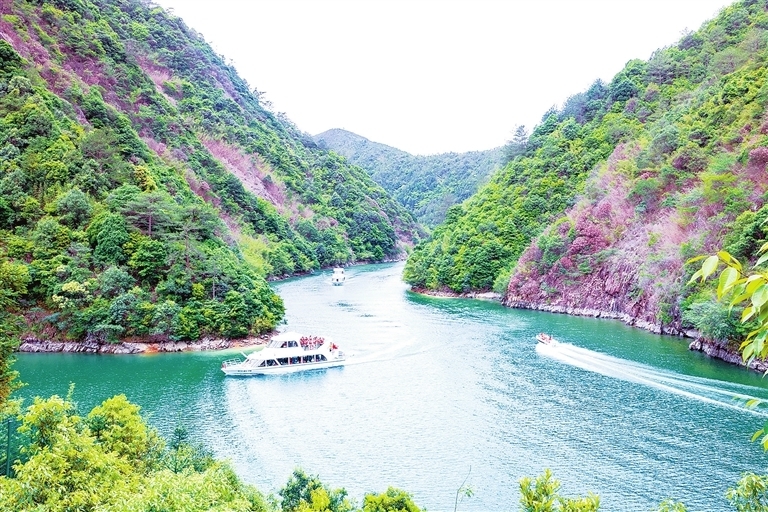 风景秀丽的东风湖。