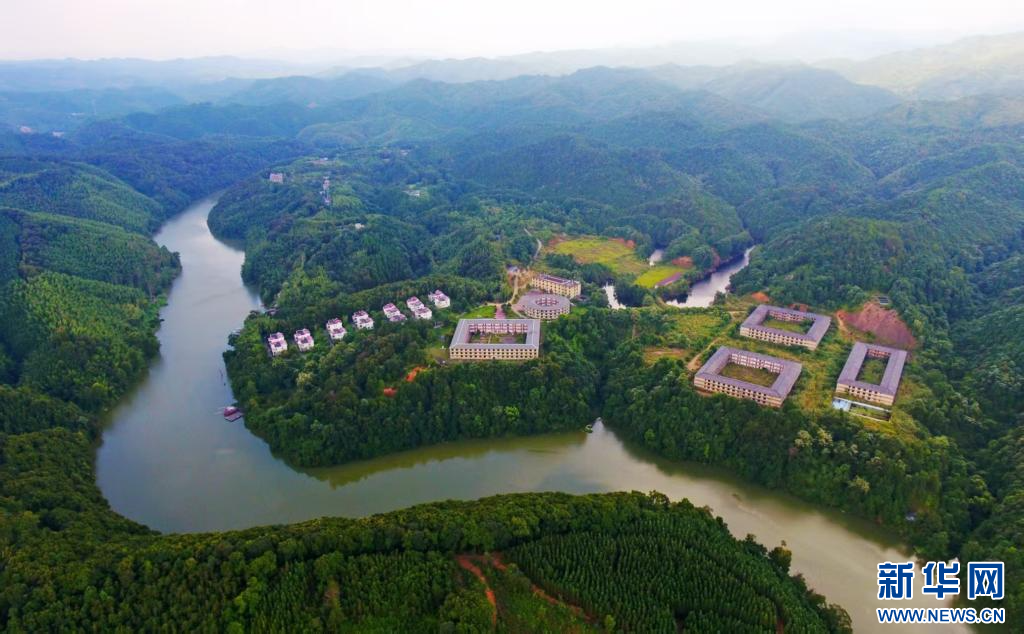 图为江西定南九曲河。新华网发
