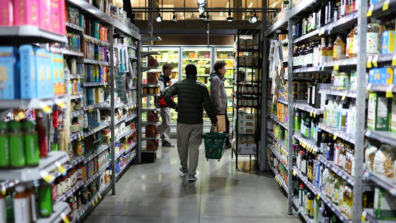 谁在为关税买单？美国家庭抢购潮揭关税残酷真相