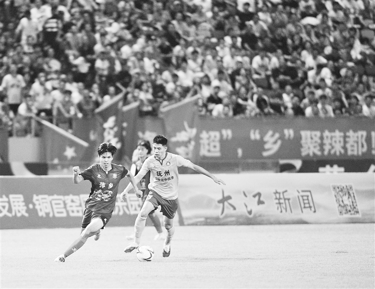 7月27日,赣超第三轮萍乡队主场迎战抚州队。本报全媒体首席记者 杨继红摄
