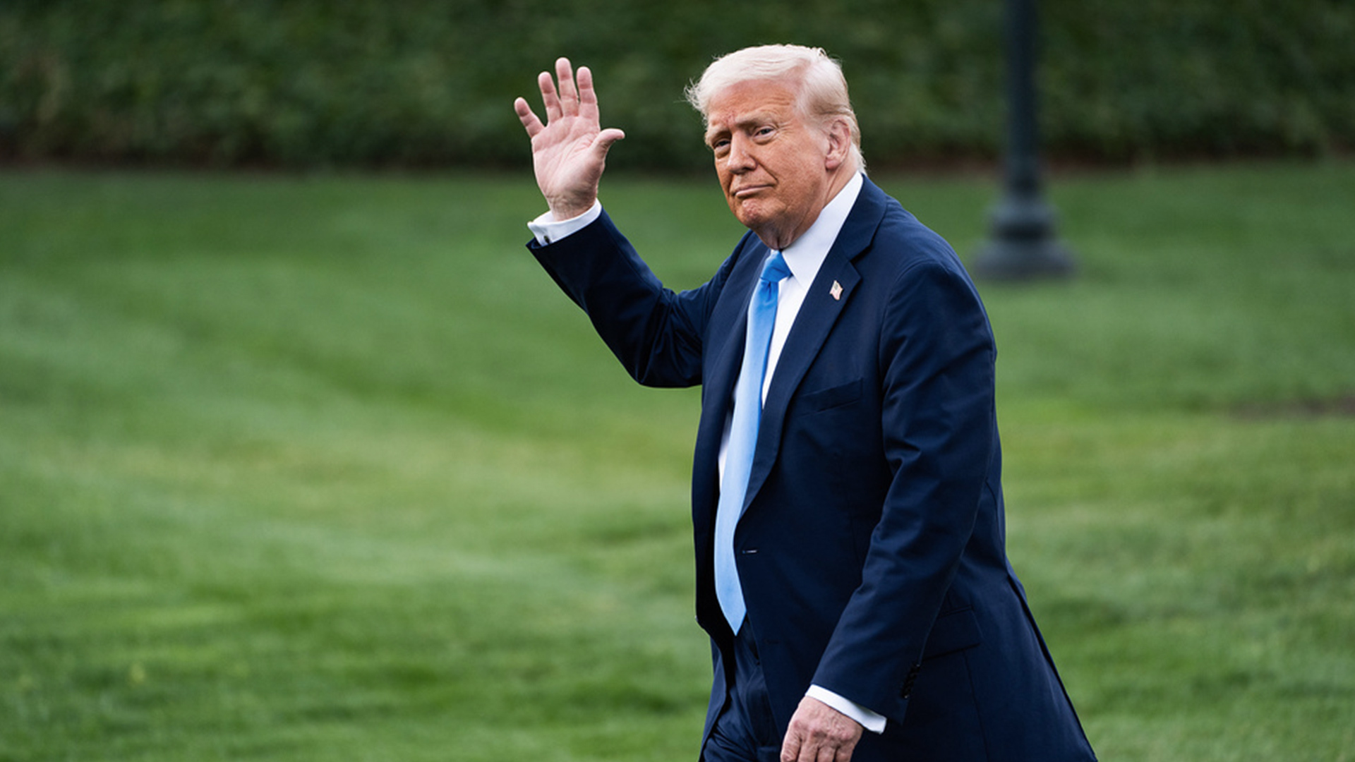 特朗普与柬埔寨和泰国领导人通电话要求停火，两国回应