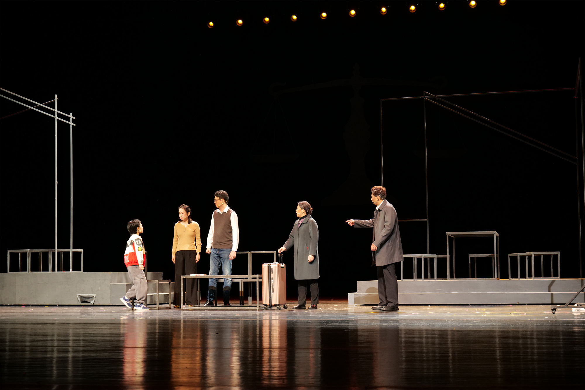 东莞原创话剧《倒不过的时差》全国巡演圆满收官