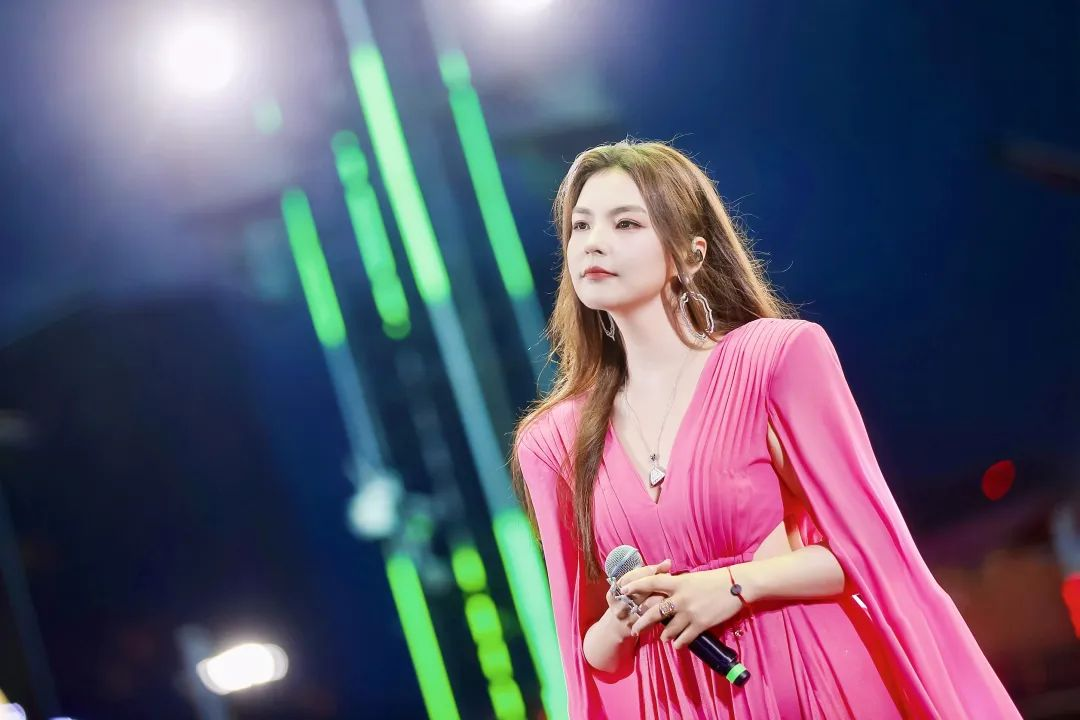 第35届青岛国际啤酒节“上合周”活动在青岛西海岸新区金沙滩啤酒城启幕