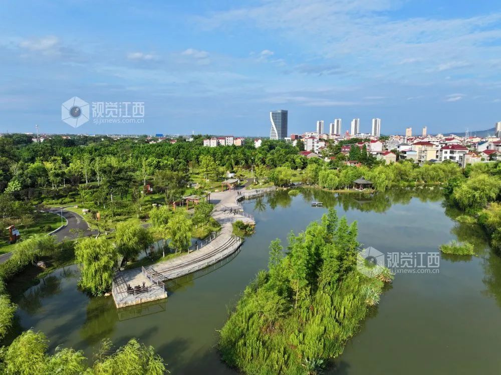 江西省吉安市泰和县澄江镇西门村，口袋公园景美如画。视觉江西 邓和平 摄