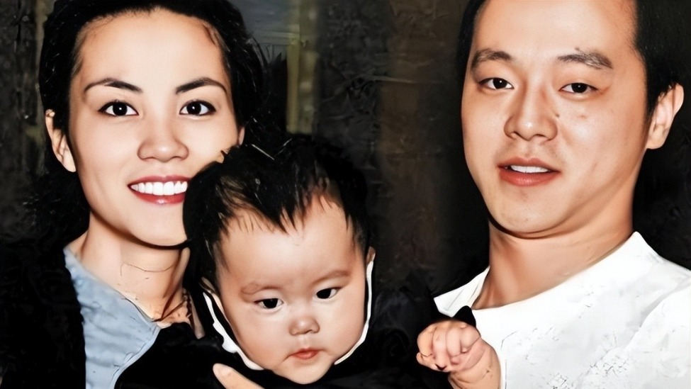 被王菲横刀夺爱，好不容易苦尽甘来，丈夫却自杀离世，她如今怎样封面图