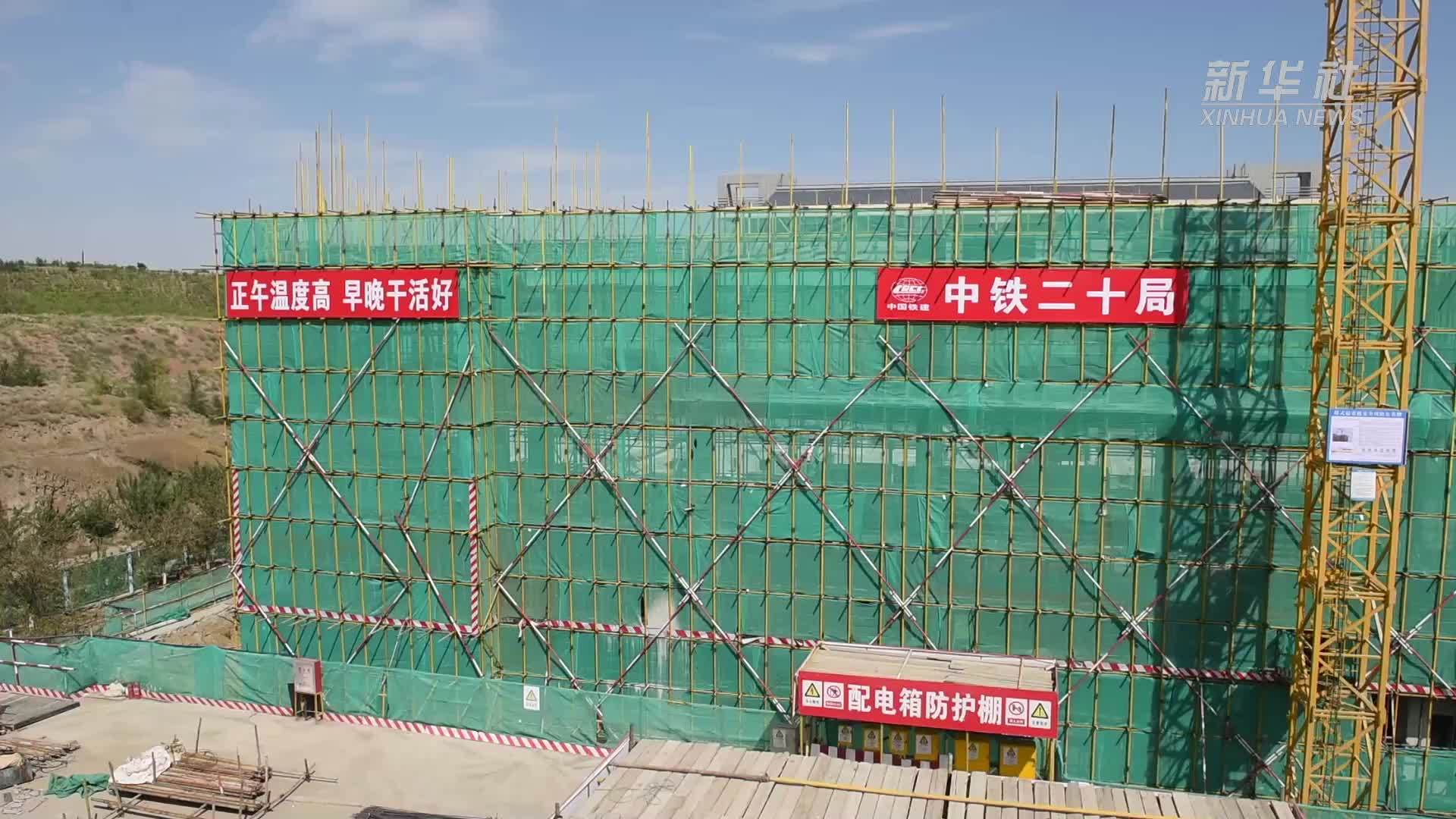 致敬 高温下的劳动者