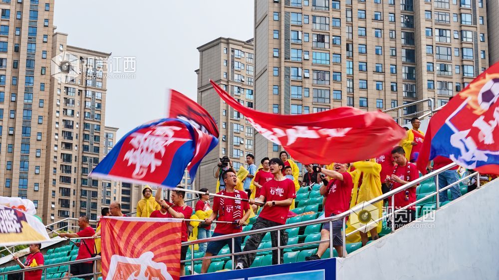 2025江西省城市足球联赛-赛程/比分/球队阵容全掌握-本地足球热血来袭！杨振德：运动里藏着生命的光