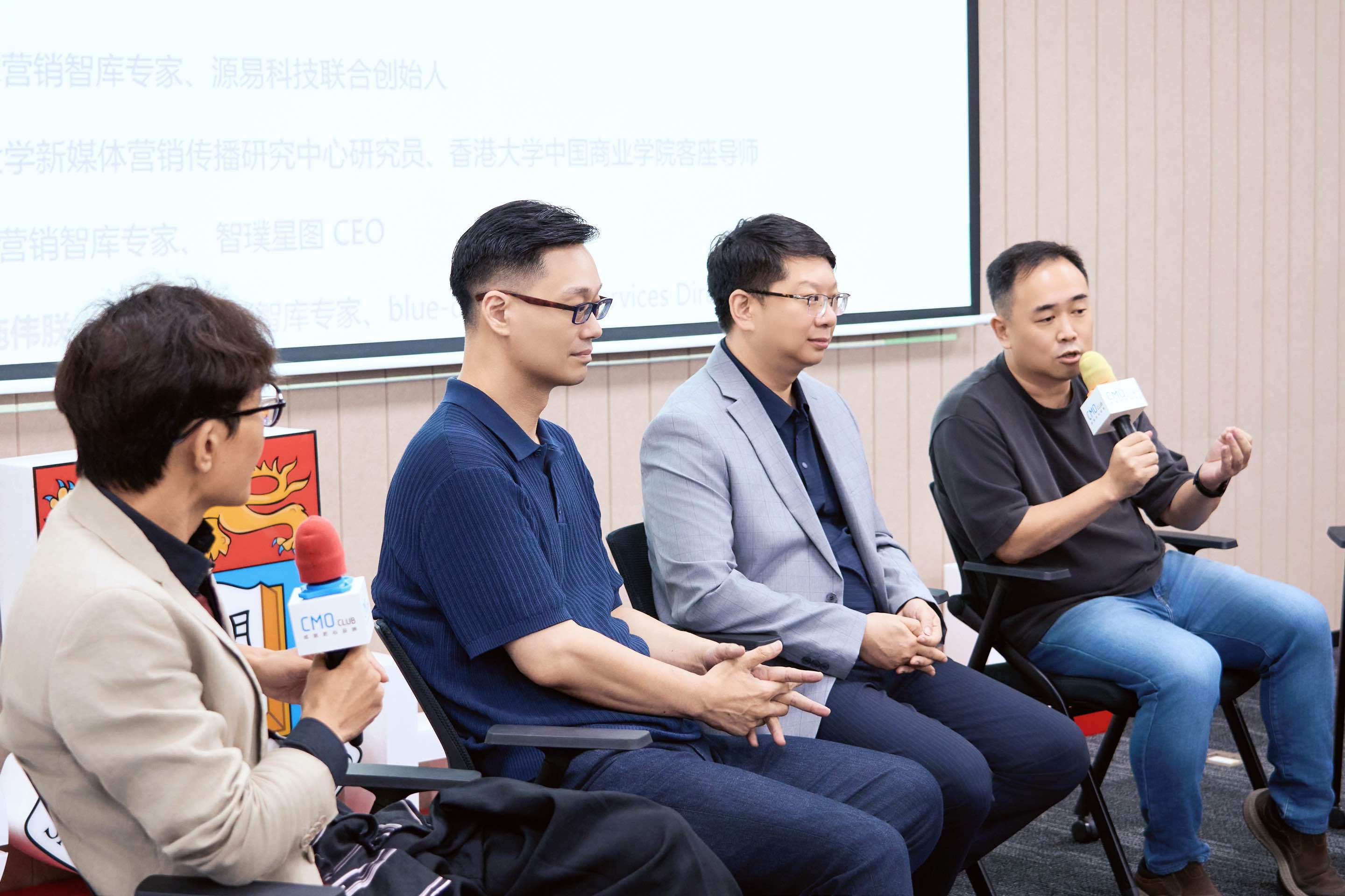 一群人正在聊天AI 生成的内容可能不正确。