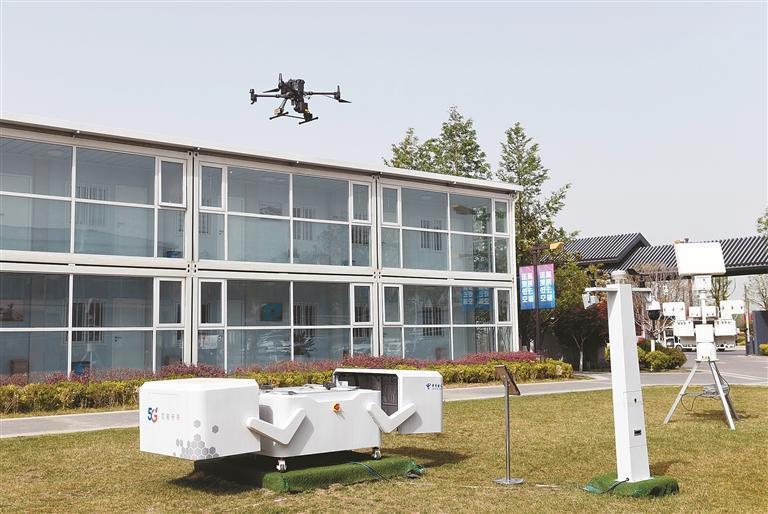 2025年上半年，西安新兴产业加快发展，成绩亮眼。图为西咸新区无人机试飞基地。（资料图片）