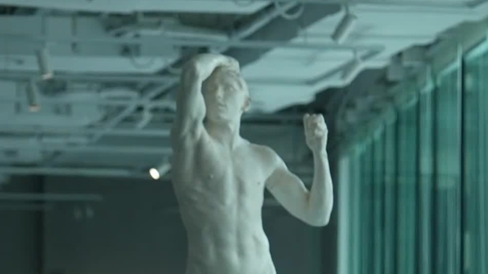 《青铜时代》是罗丹的成名作，由于作品太完美，曾一度被人怀疑是“真人”