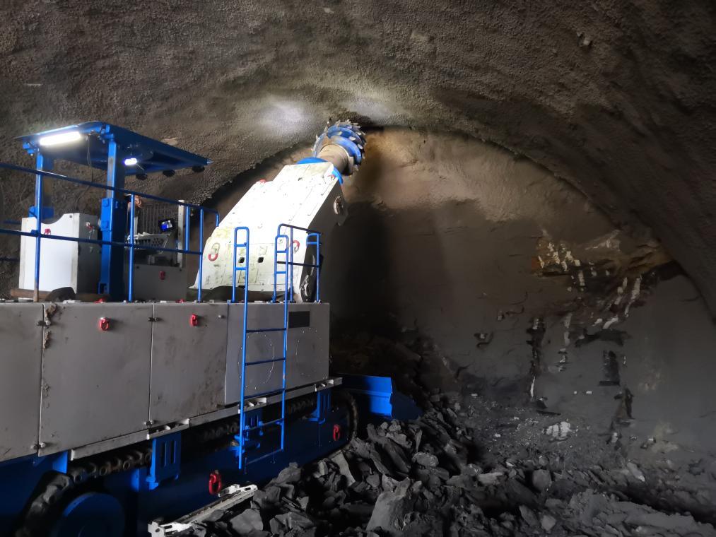 这是西延高铁新尚家沟隧道的施工现场。(受访者供图)