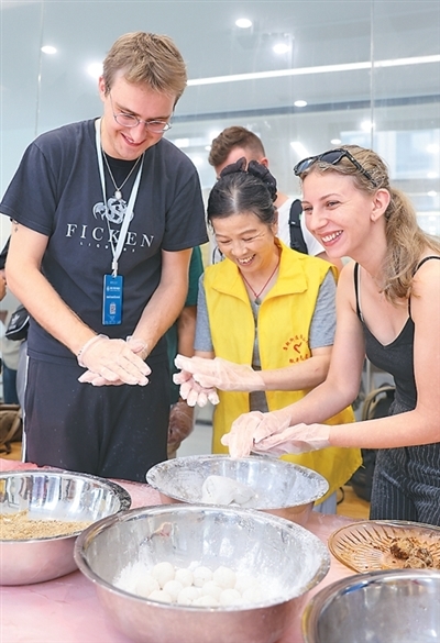 专访意大利前总理、欧盟委员会前主席罗马诺&middot;普罗迪—— 在开放合作中促进中欧互利共赢（环球热点）