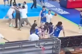 全运会男篮发生严重斗殴！比赛提前终止 一人遭对方围殴