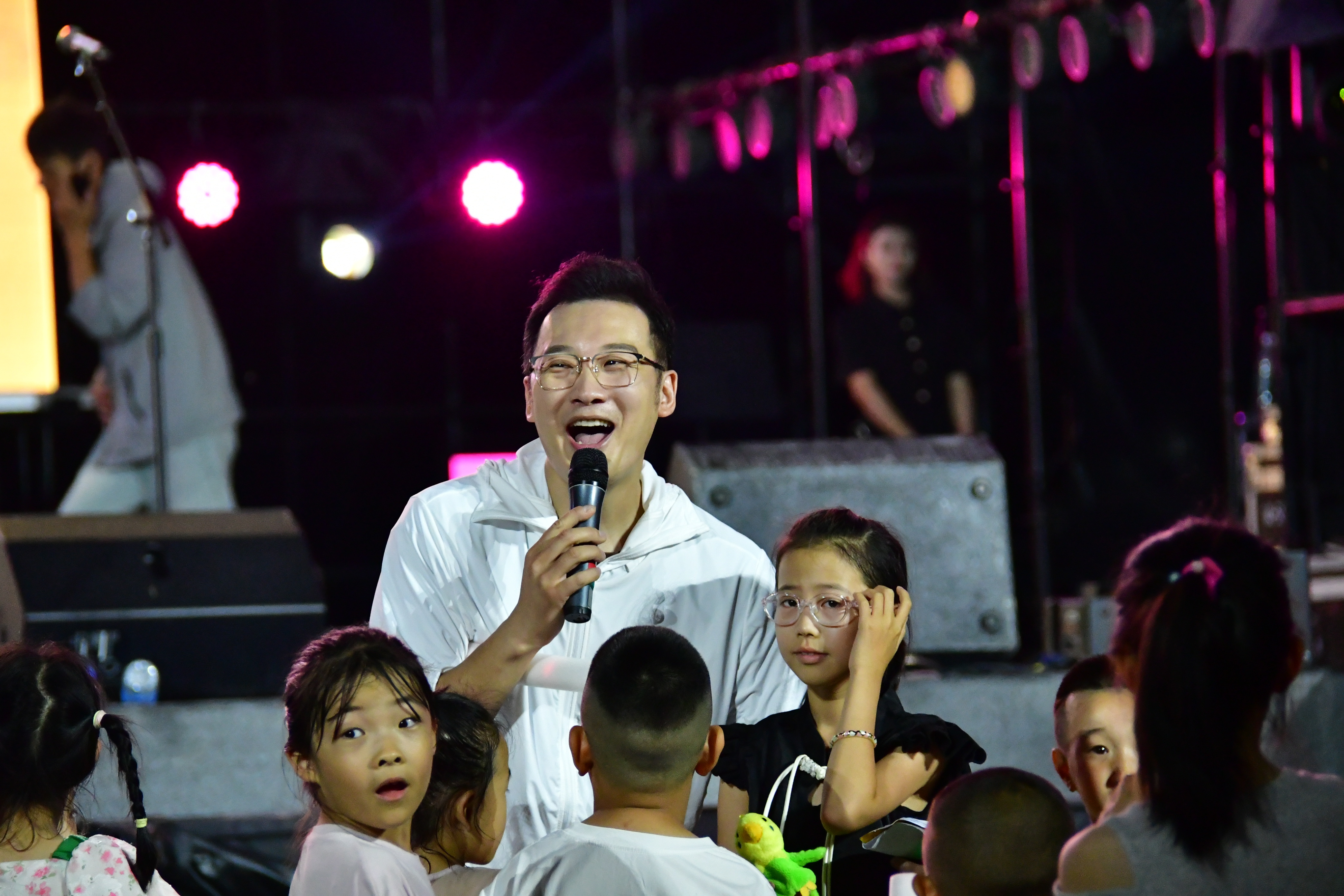 唱响小兴安岭腹地 干杯伊春绿海 ——第二届伊春桦树汁啤酒电音嘉年华盛大启幕 额尔古纳乐队燃爆开幕式