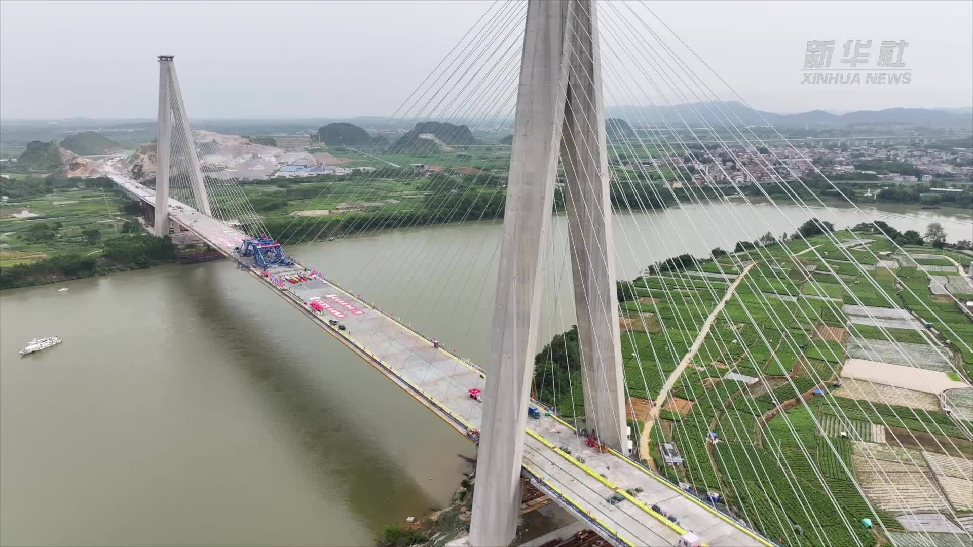 广西首座无配重毫米级大跨径斜拉桥实现“毫米级”精准合龙