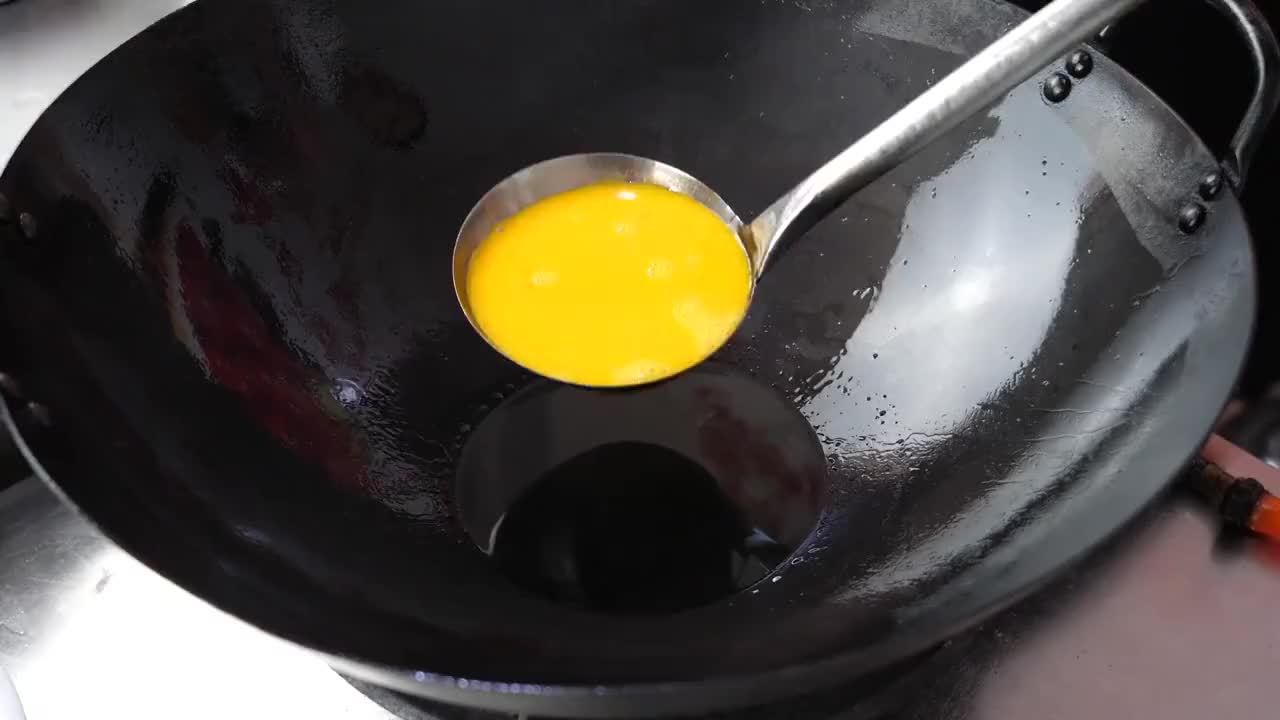 看看饭店大厨怎么做西红柿炒鸡蛋的，这烹饪技术太棒了，先收藏了