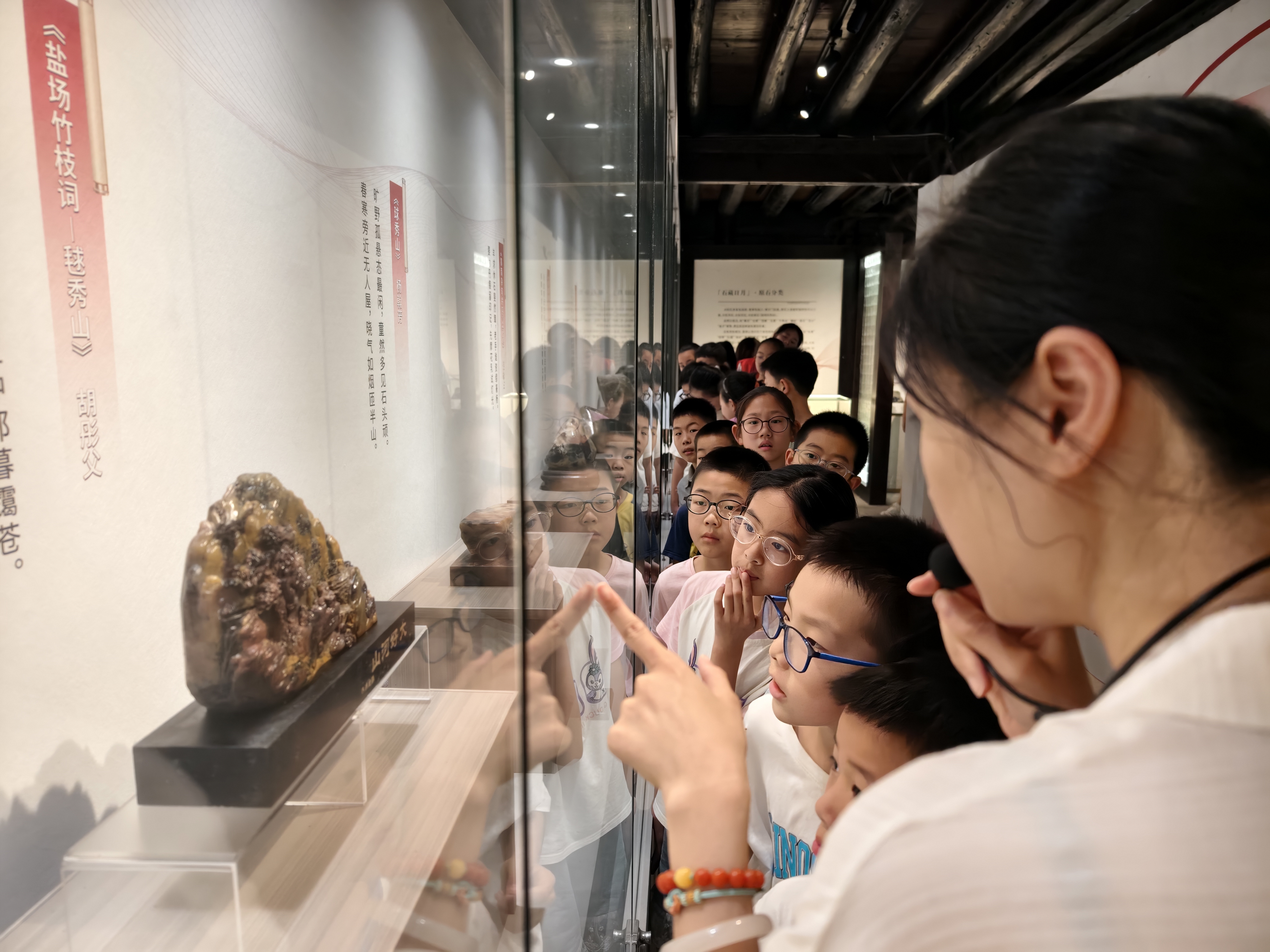 指尖触石纹，书香漫山海！咸祥这场研学让一平米博物馆 “活” 了