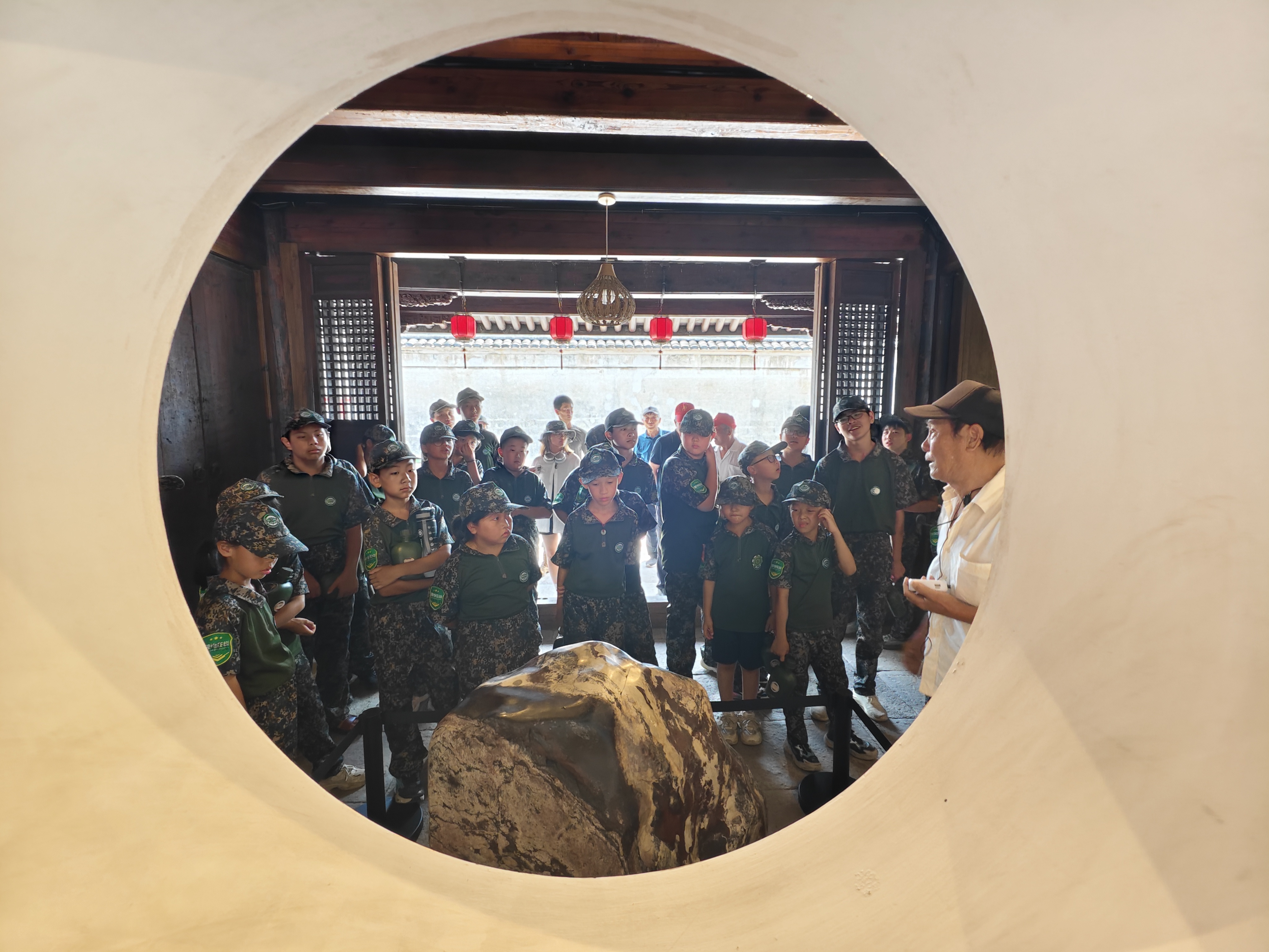指尖触石纹，书香漫山海！咸祥这场研学让一平米博物馆 “活” 了