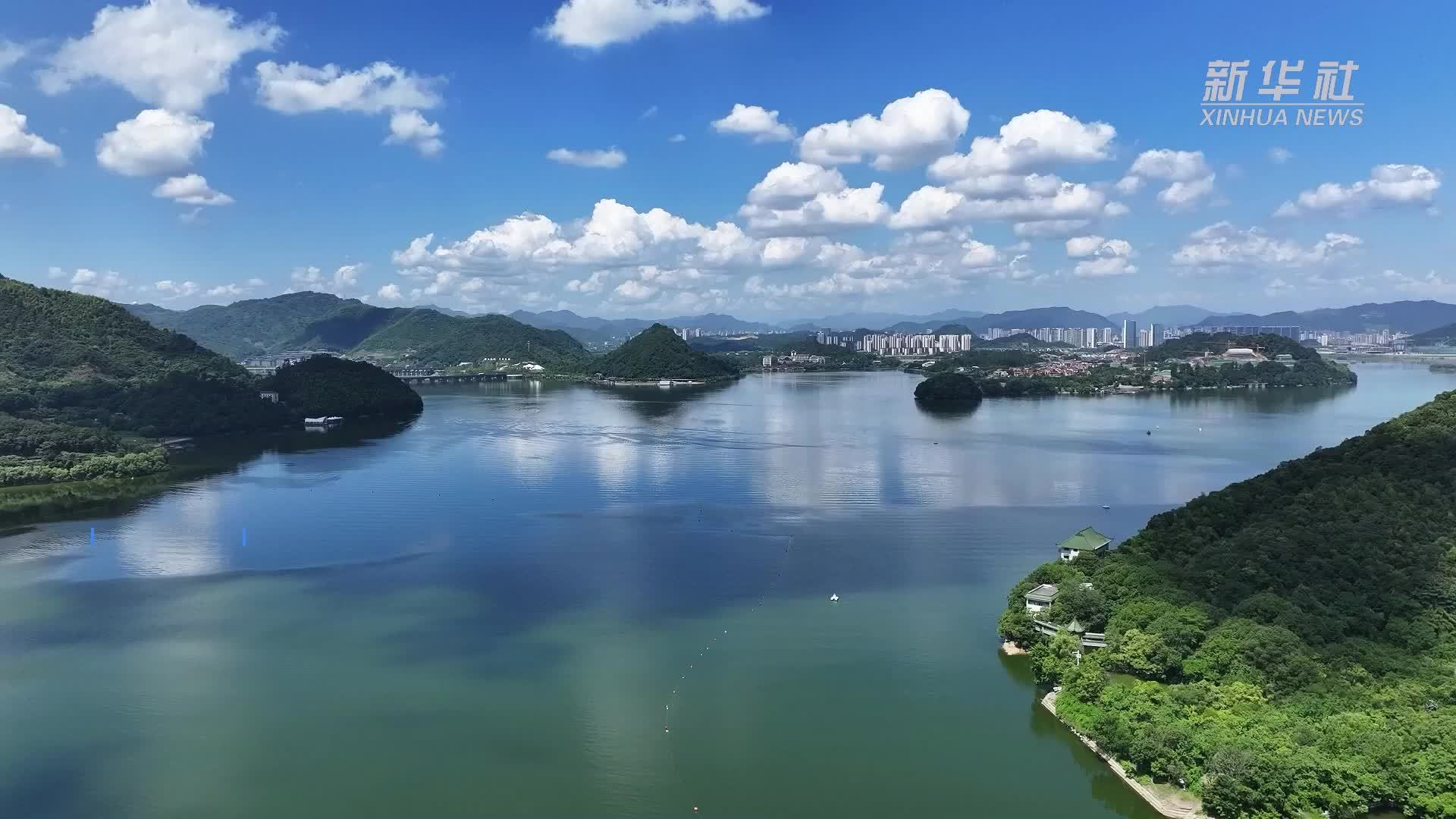 杭州青山水库：一湖碧玉落人间