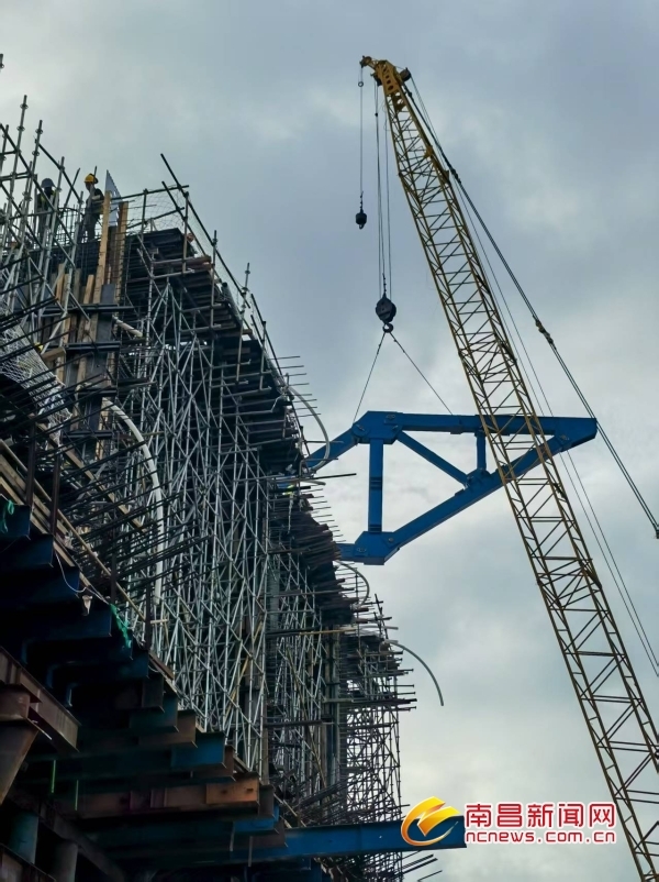 南昌：昌南大桥进入主桥挂篮悬浇施工阶段（图）