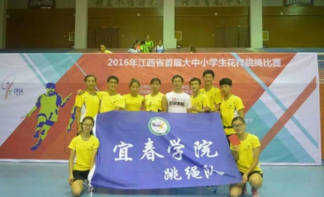 第二排右三为蓝炳望