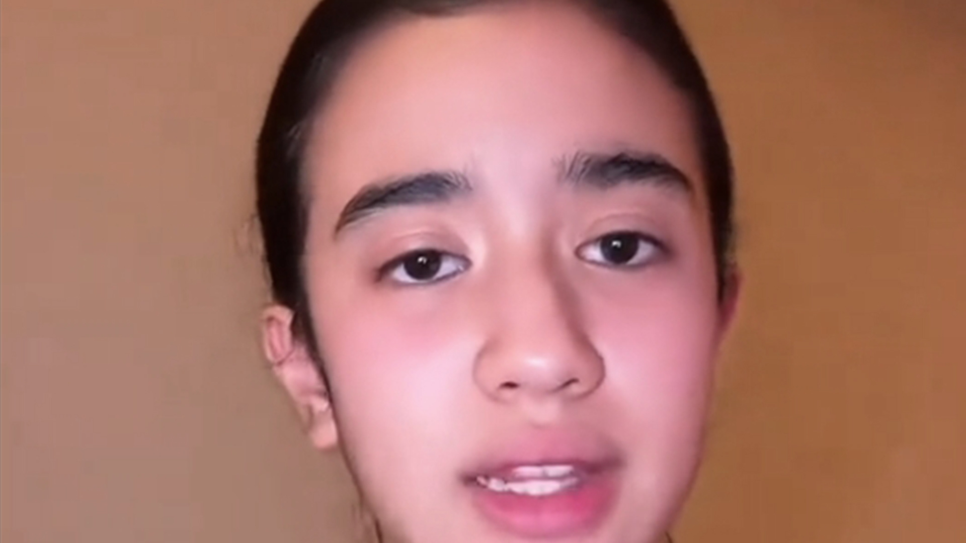 柬埔寨王室成员珍娜公主用中文呼吁和平：战争不会带来胜利，只会带来伤痛